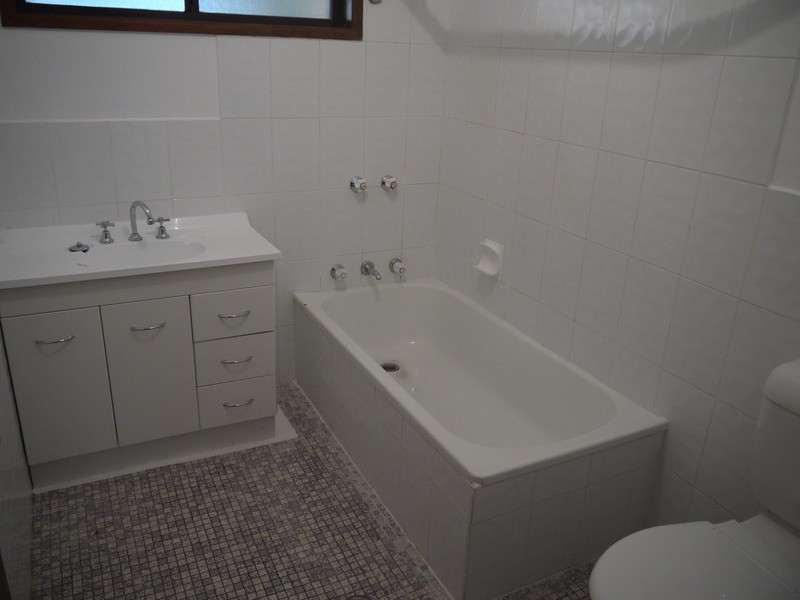 1/2 Inglis Street, Wagga Wagga NSW 2650