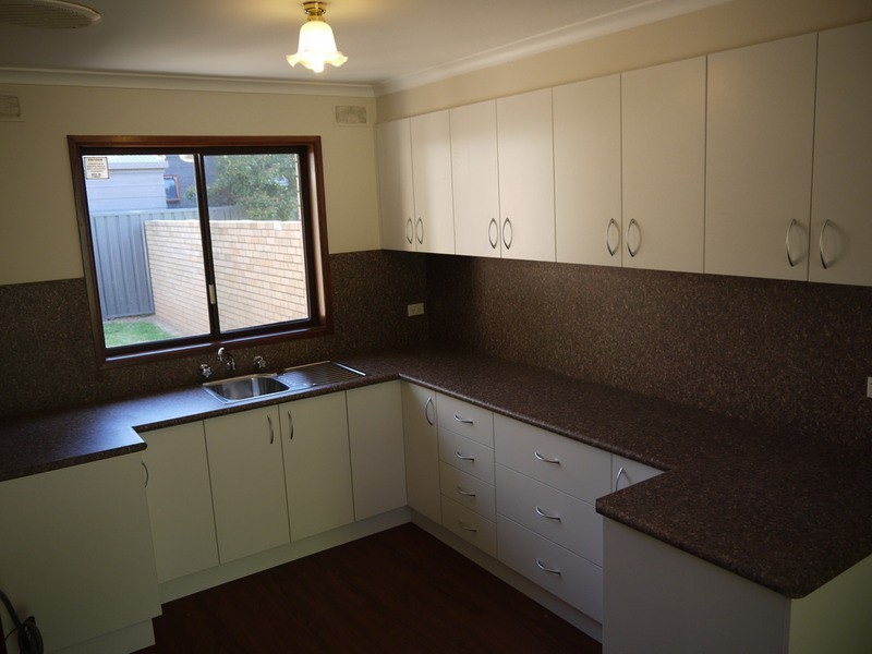 1/2 Inglis Street, Wagga Wagga NSW 2650