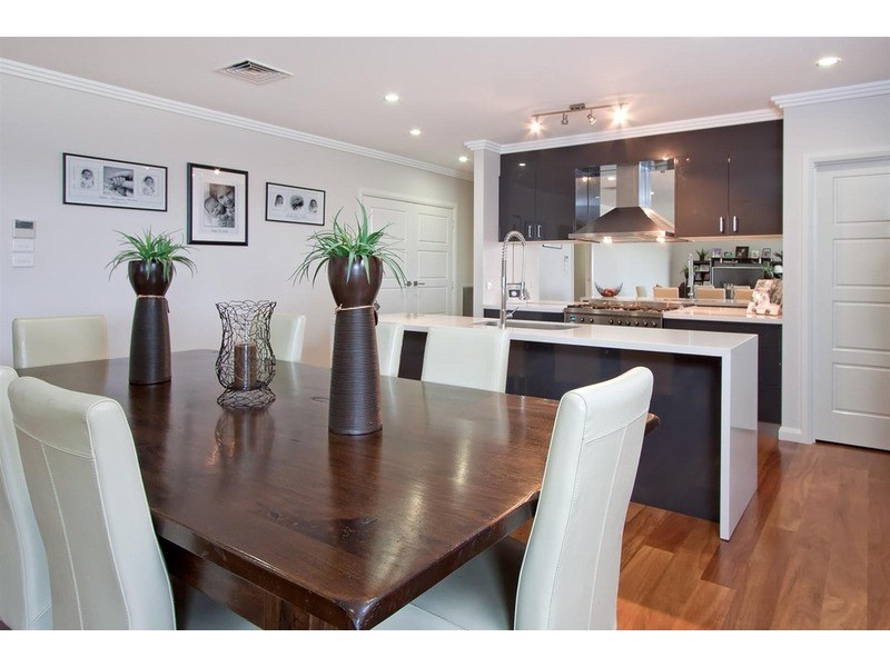 15  Clarence  Place, Tatton NSW 2650