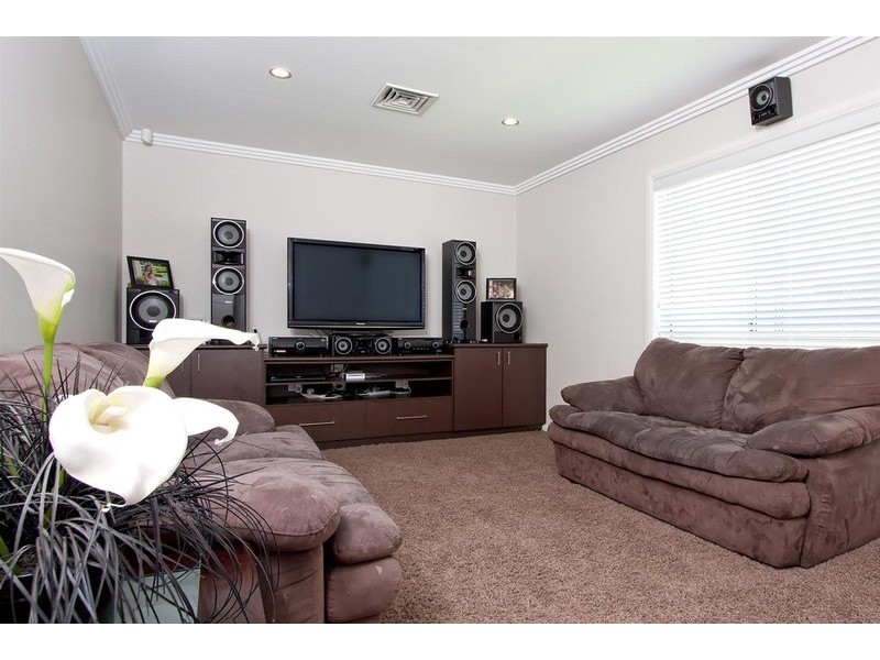 15  Clarence  Place, Tatton NSW 2650
