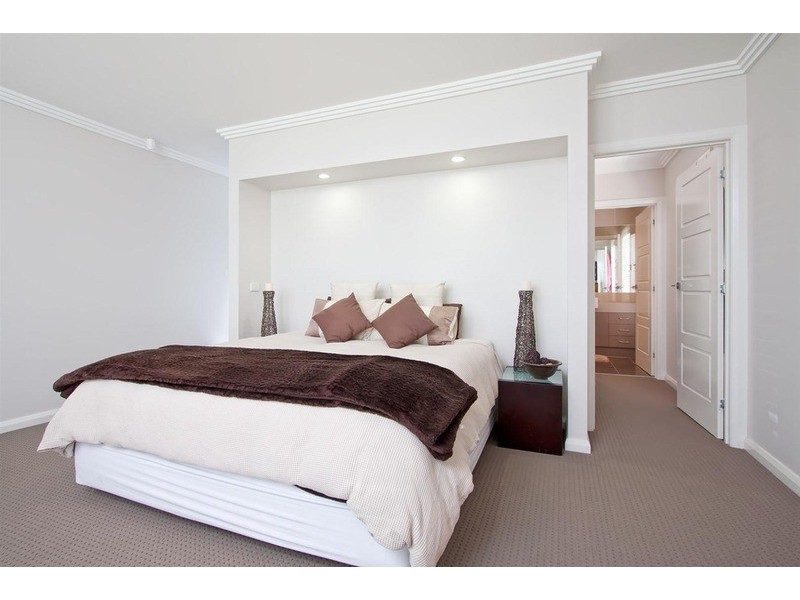 15  Clarence  Place, Tatton NSW 2650