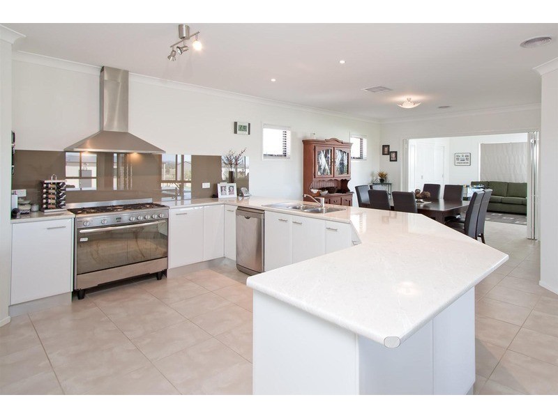 33  Willow Tree Place, Springvale NSW 2650