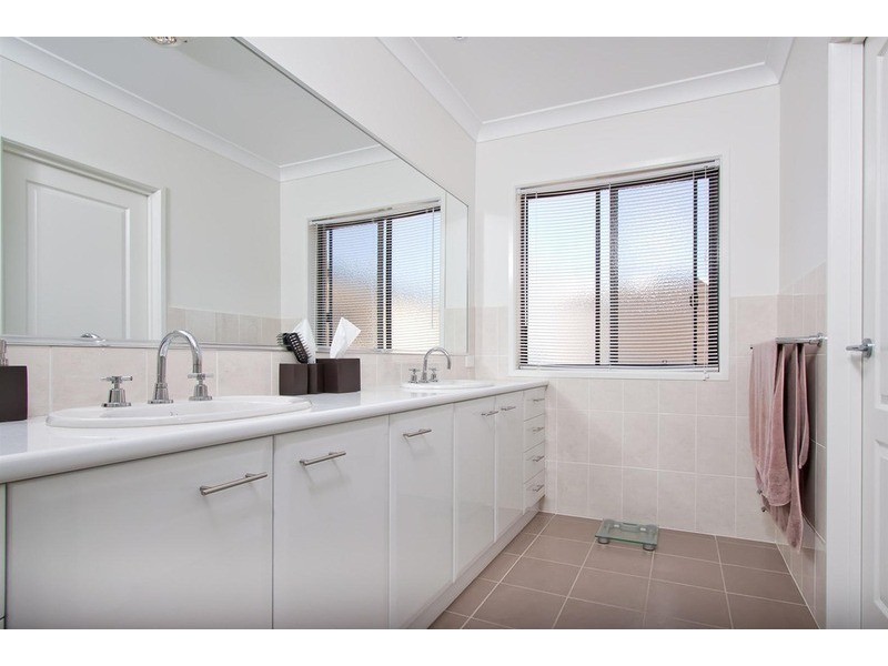 33  Willow Tree Place, Springvale NSW 2650
