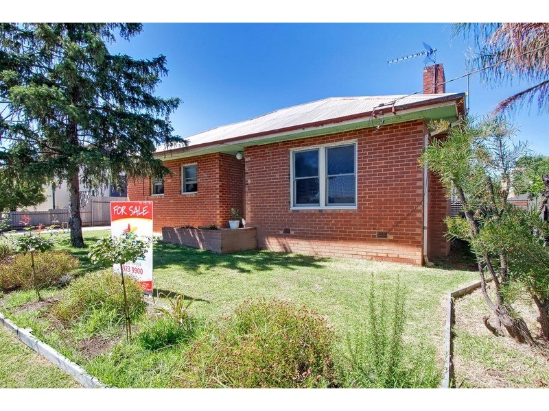33 Bluett  Crescent, Turvey Park NSW 2650