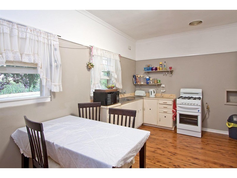 33 Bluett  Crescent, Turvey Park NSW 2650