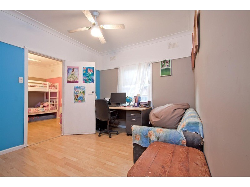 33 Bluett  Crescent, Turvey Park NSW 2650