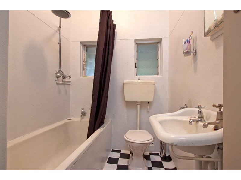 33 Bluett  Crescent, Turvey Park NSW 2650
