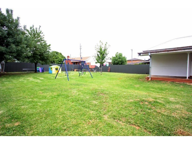33 Bluett  Crescent, Turvey Park NSW 2650