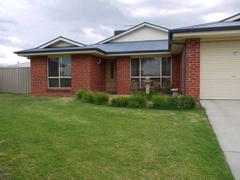 8 Birri Place, Wagga Wagga NSW 2650