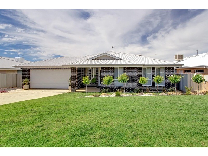 9 Marylands Way, Wagga Wagga NSW 2650