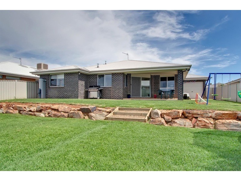9 Marylands Way, Wagga Wagga NSW 2650