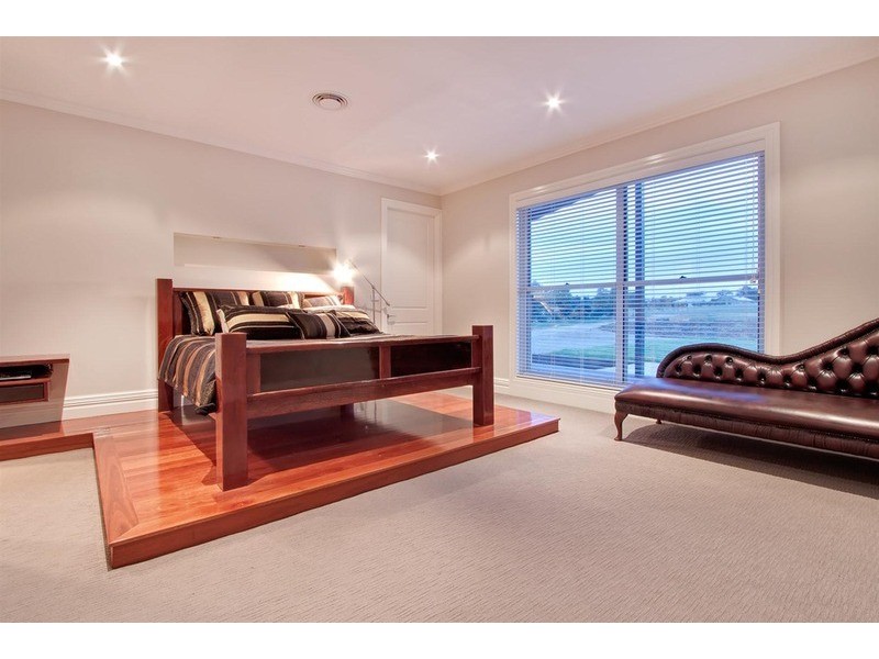 54 Riverview Road, Wagga Wagga NSW 2650