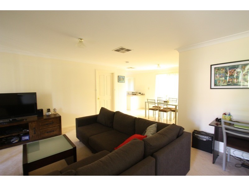 2/14 wilgoma Street, Bourkelands NSW 2650