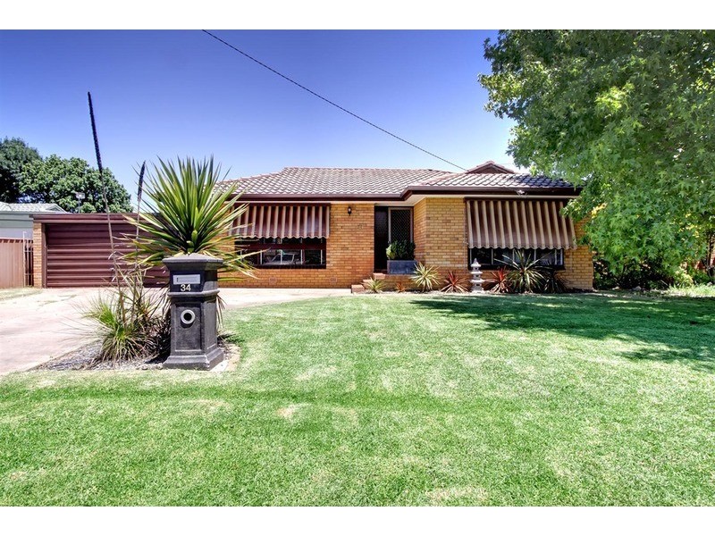 34 Geneva  Crescent, Lake Albert NSW 2650