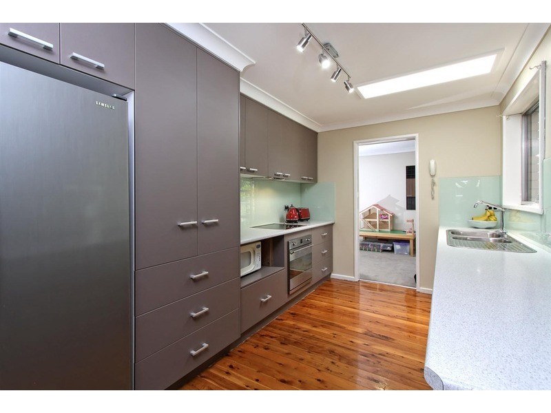 34 Geneva  Crescent, Lake Albert NSW 2650