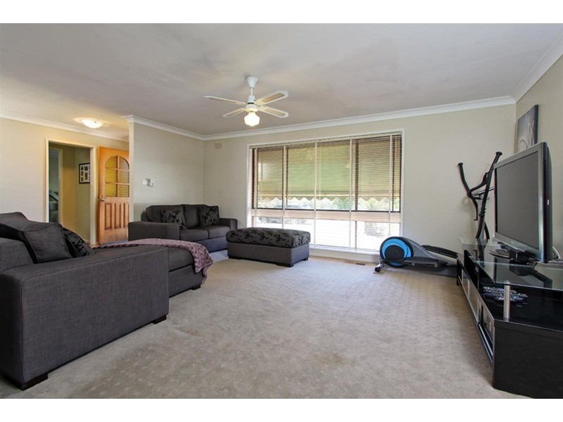 34 Geneva  Crescent, Lake Albert NSW 2650