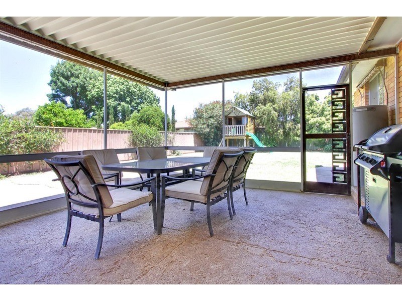 34 Geneva  Crescent, Lake Albert NSW 2650