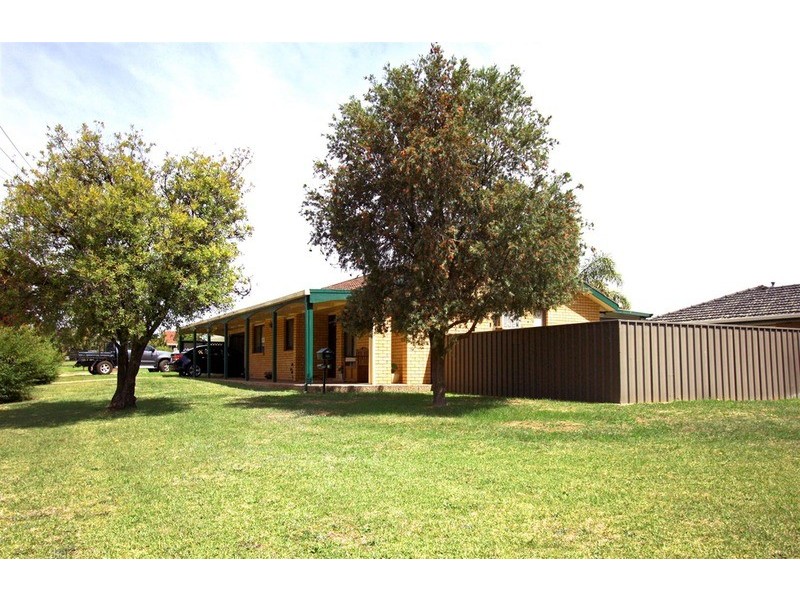 6 Gregory Crescent, Lake Albert NSW 2650