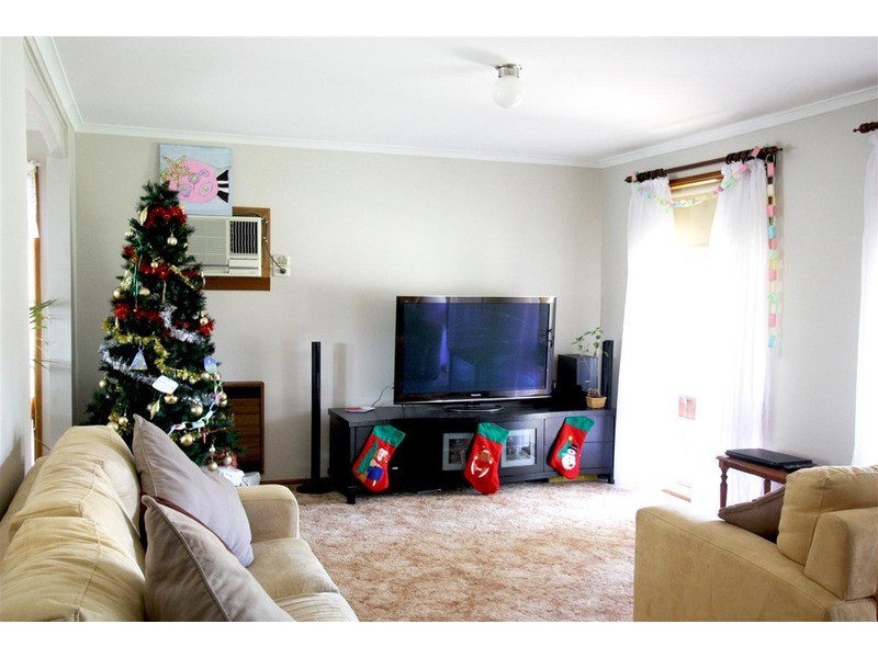 6 Gregory Crescent, Lake Albert NSW 2650