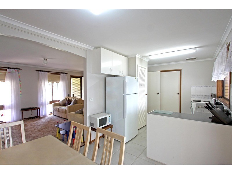 6 Gregory Crescent, Lake Albert NSW 2650