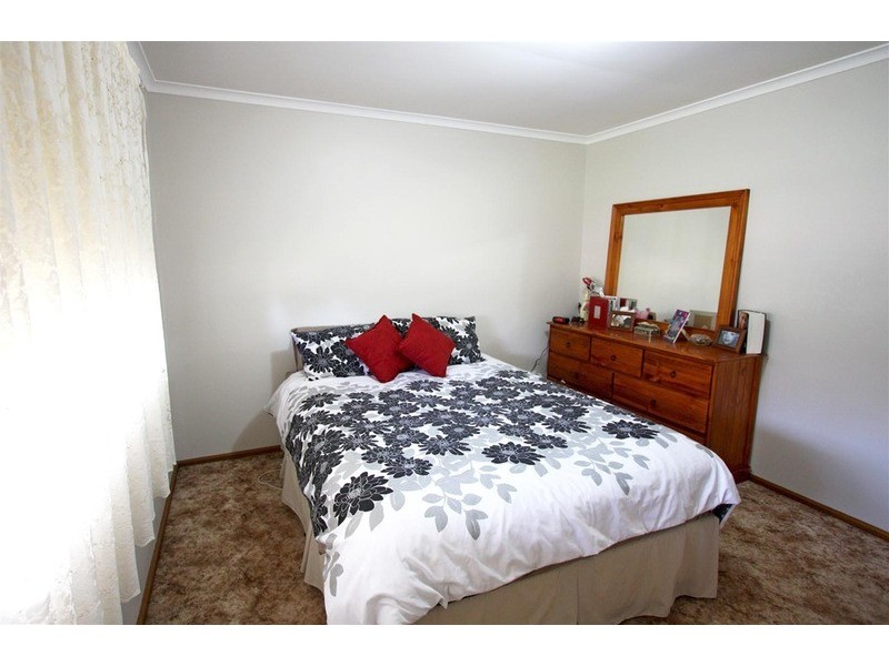 6 Gregory Crescent, Lake Albert NSW 2650