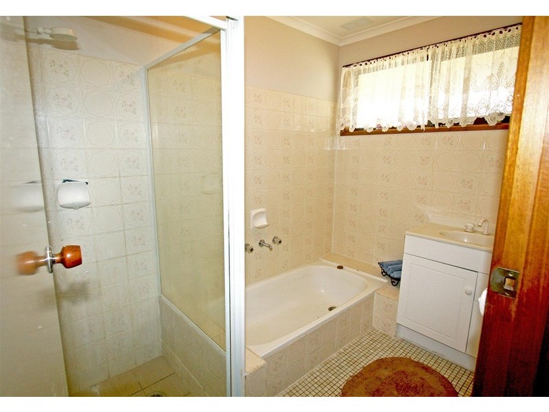 6 Gregory Crescent, Lake Albert NSW 2650