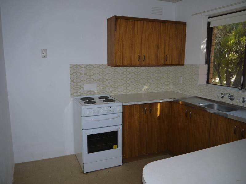 2/9 Henschke Avenue, Tolland NSW 2650