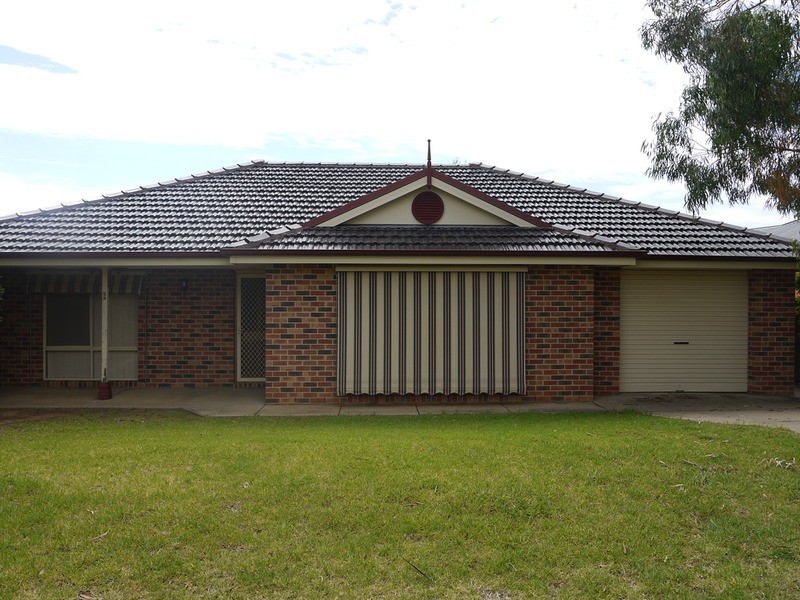 2/15 Yeomans Place, Kooringal NSW 2650