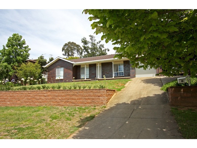 12 Andrews Avenue, Kooringal NSW 2650