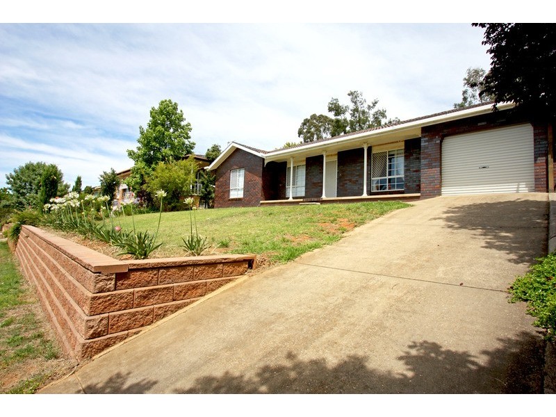 12 Andrews Avenue, Kooringal NSW 2650