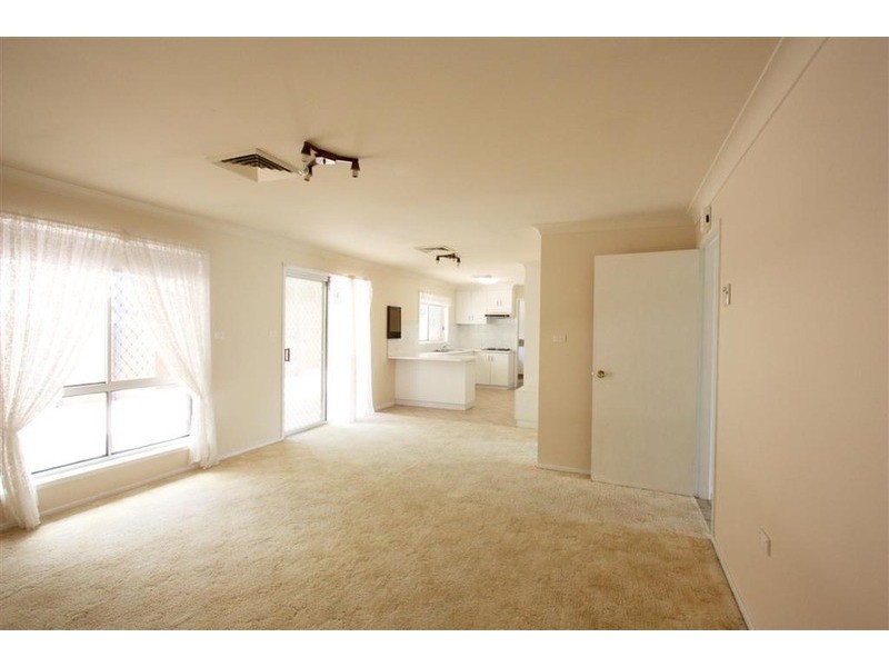 12 Andrews Avenue, Kooringal NSW 2650