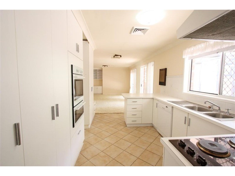 12 Andrews Avenue, Kooringal NSW 2650