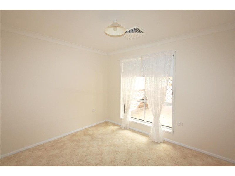 12 Andrews Avenue, Kooringal NSW 2650