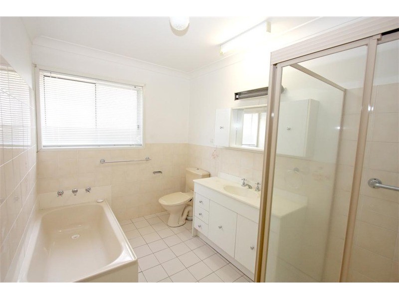 12 Andrews Avenue, Kooringal NSW 2650