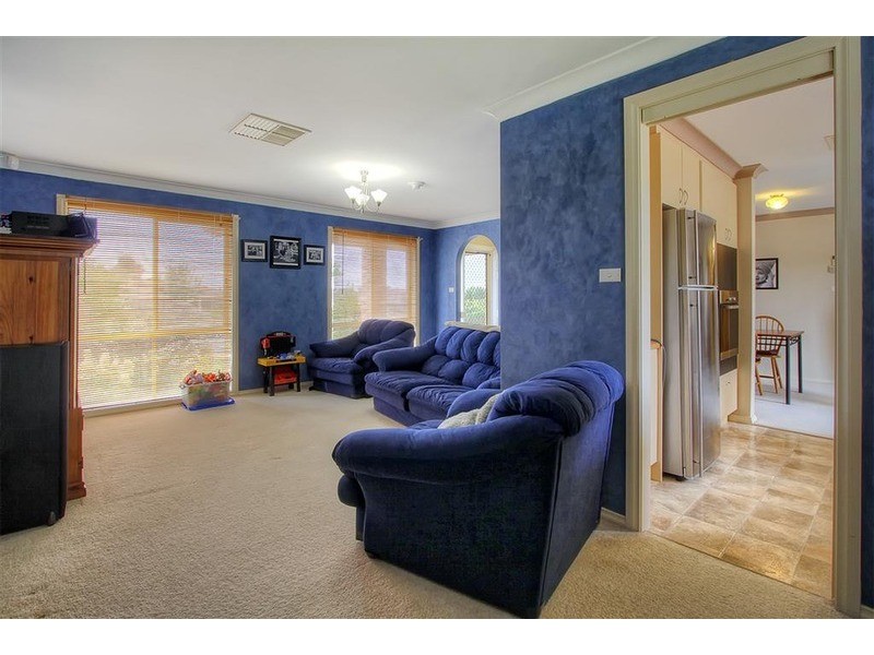 111 Balleroo Crescent, Glenfield Park NSW 2650