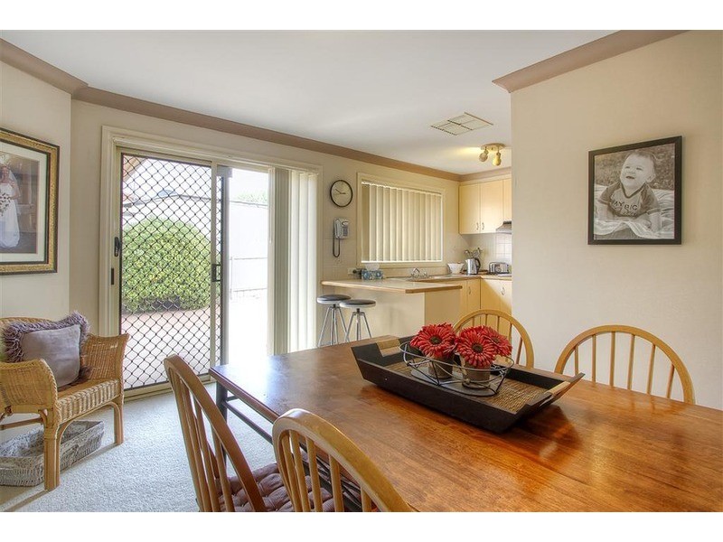 111 Balleroo Crescent, Glenfield Park NSW 2650