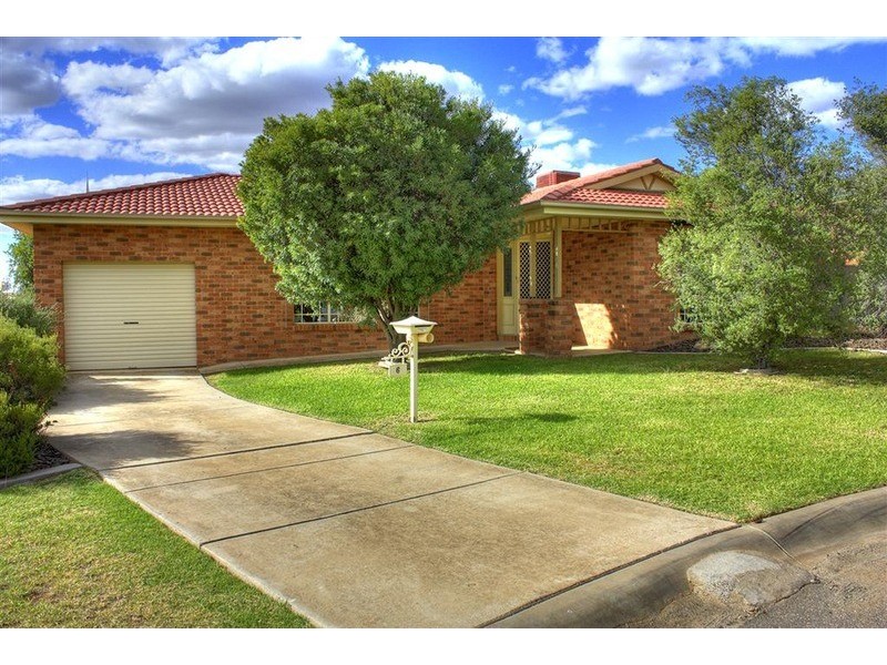 6 Titanga Place, Bourkelands NSW 2650
