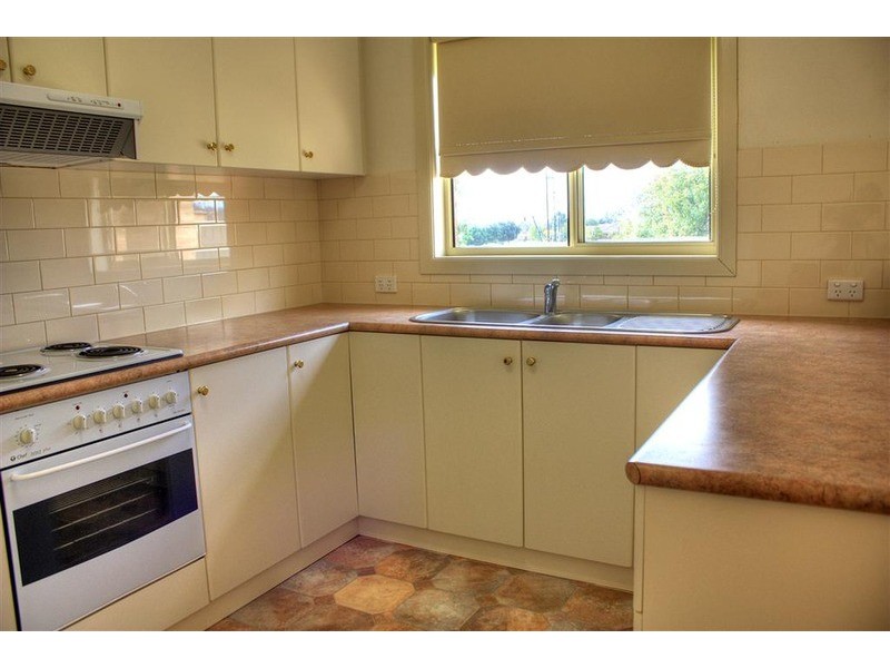 6 Titanga Place, Bourkelands NSW 2650