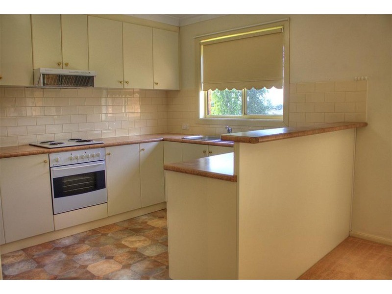 6 Titanga Place, Bourkelands NSW 2650