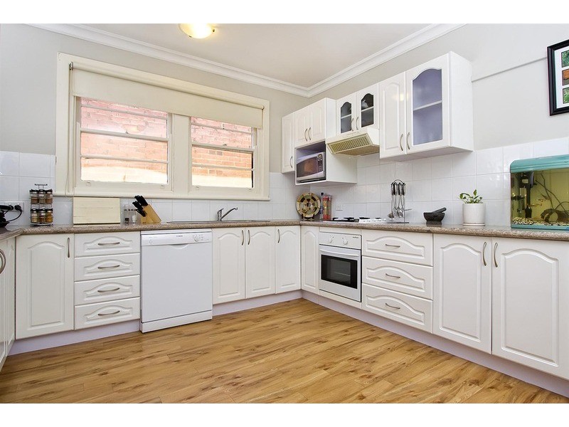 13 Urana Street, Turvey Park NSW 2650