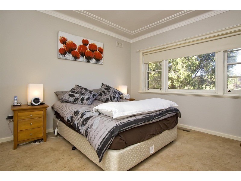 13 Urana Street, Turvey Park NSW 2650