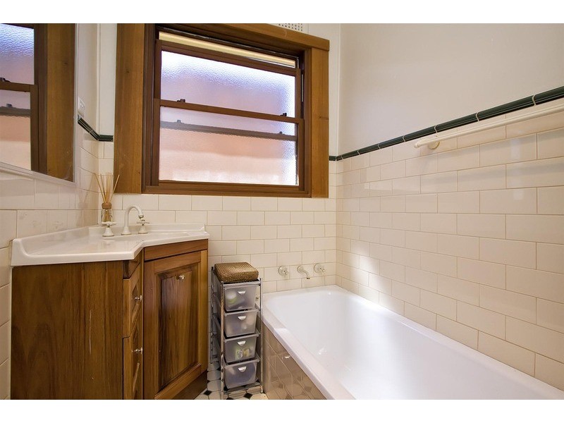 13 Urana Street, Turvey Park NSW 2650