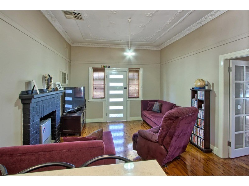 16 Gormly  Avenue, Wagga Wagga NSW 2650