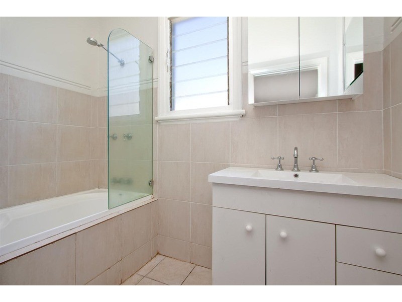 16 Gormly  Avenue, Wagga Wagga NSW 2650