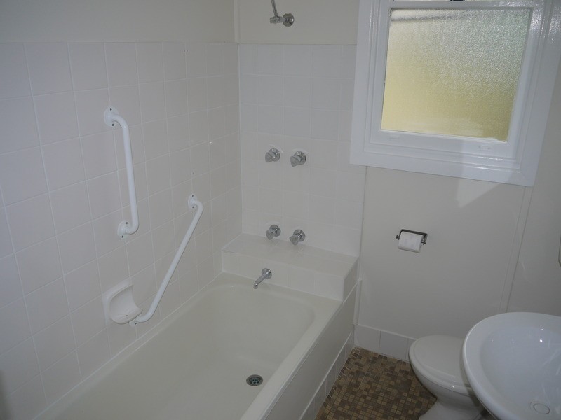 14 Doyle Street, Mount Austin NSW 2650