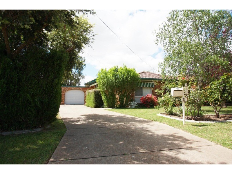 31  Gardenia Avenue, Lake Albert NSW 2650