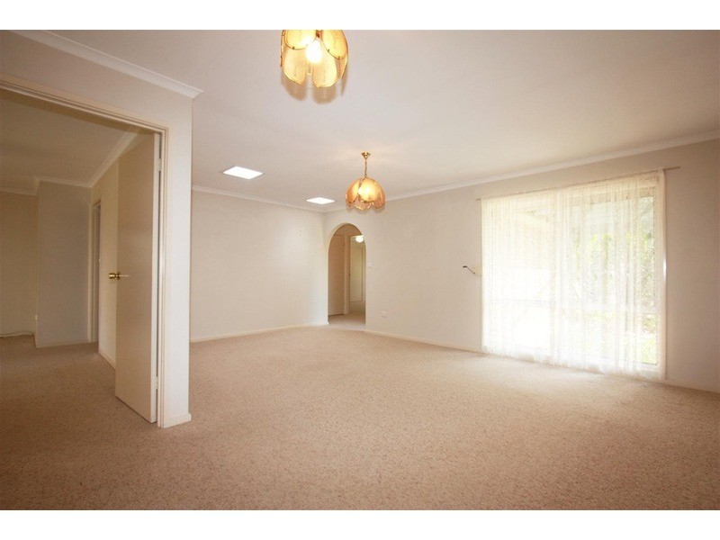 31  Gardenia Avenue, Lake Albert NSW 2650