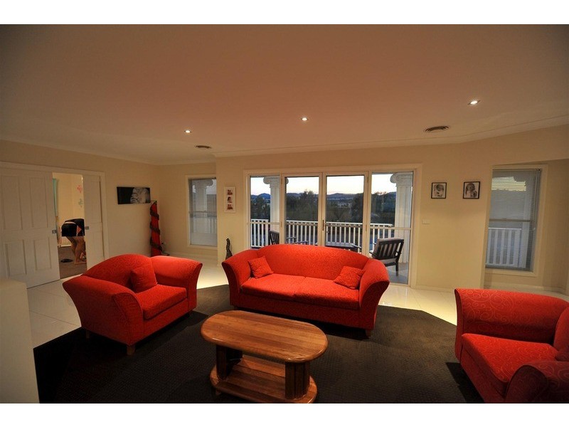 9 Wisteria Place, Springvale NSW 2650