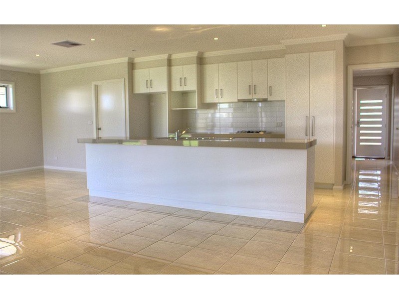 8 Bogong Crescent, Lloyd NSW 2650