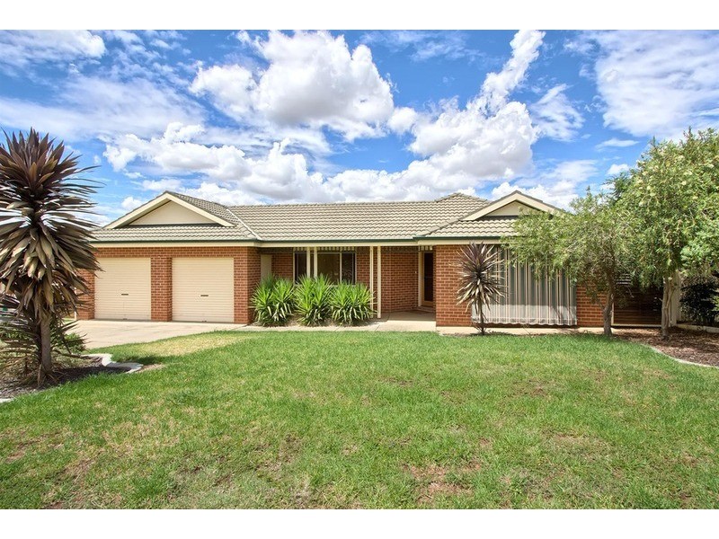 13  Kirrang  Avenue, Glenfield Park NSW 2650